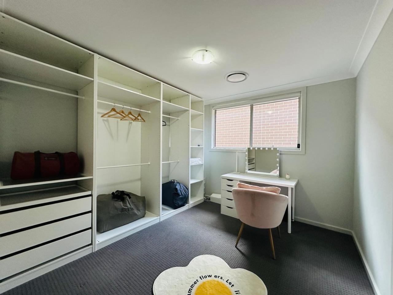 Jc House - 4 Bedroom Ac & Wi-Fi Close Coles & Train Ingleburn Exterior photo